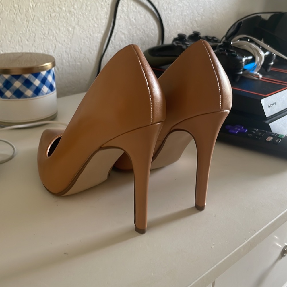 Heel - Picture 3 of 3